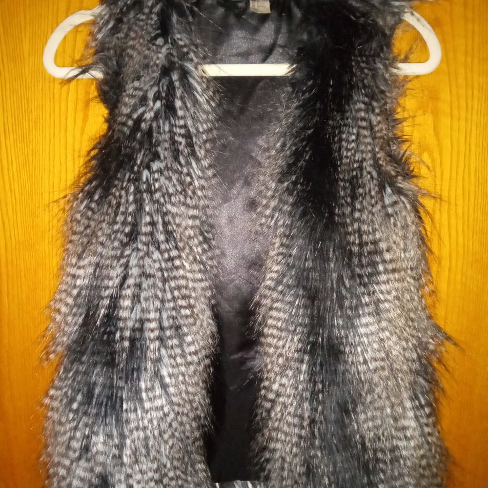 H&M Black and Gray Faux Ostrich Vest